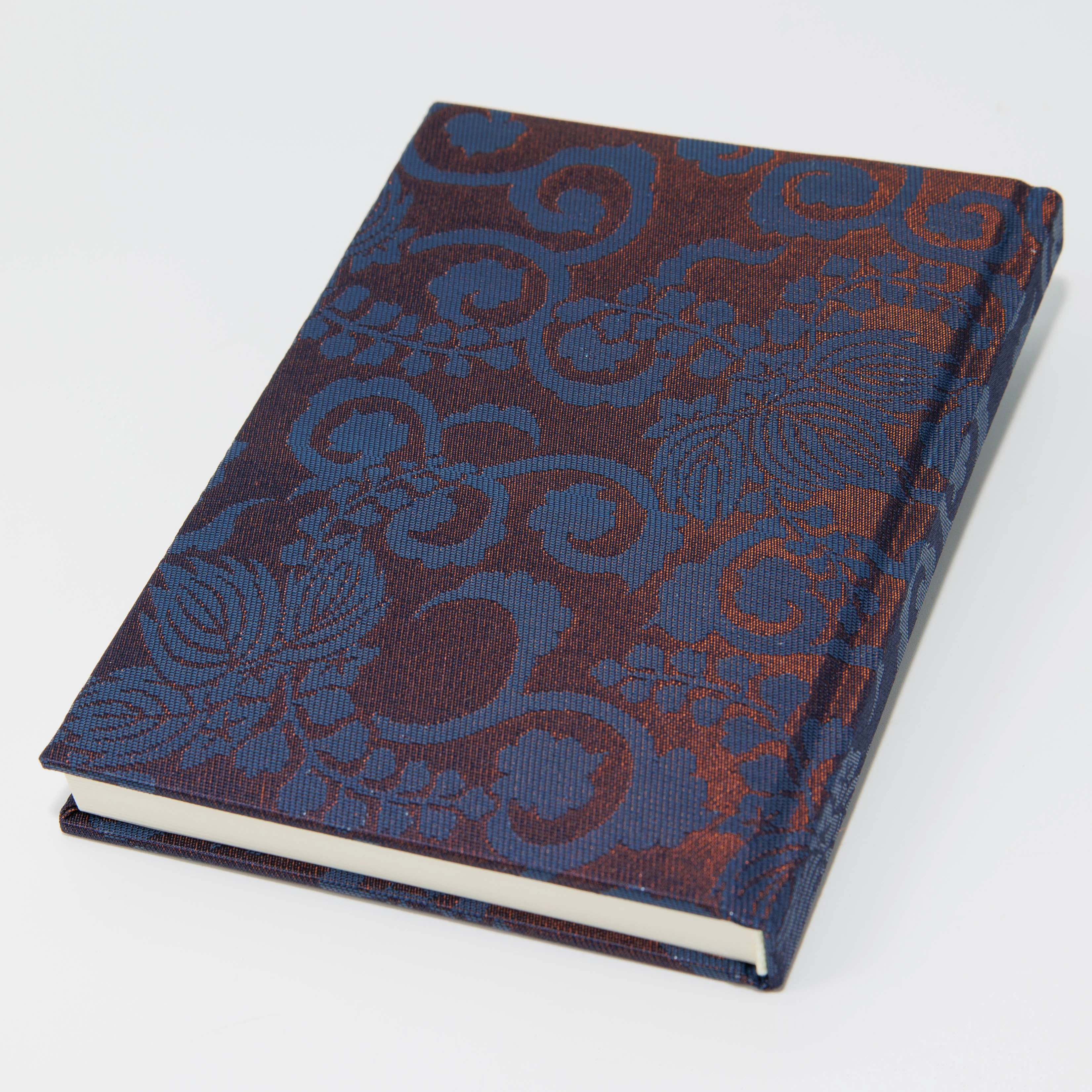 Konkan Shoten Nishijin-ori Pure Silk Notebook – S Size - Image 8