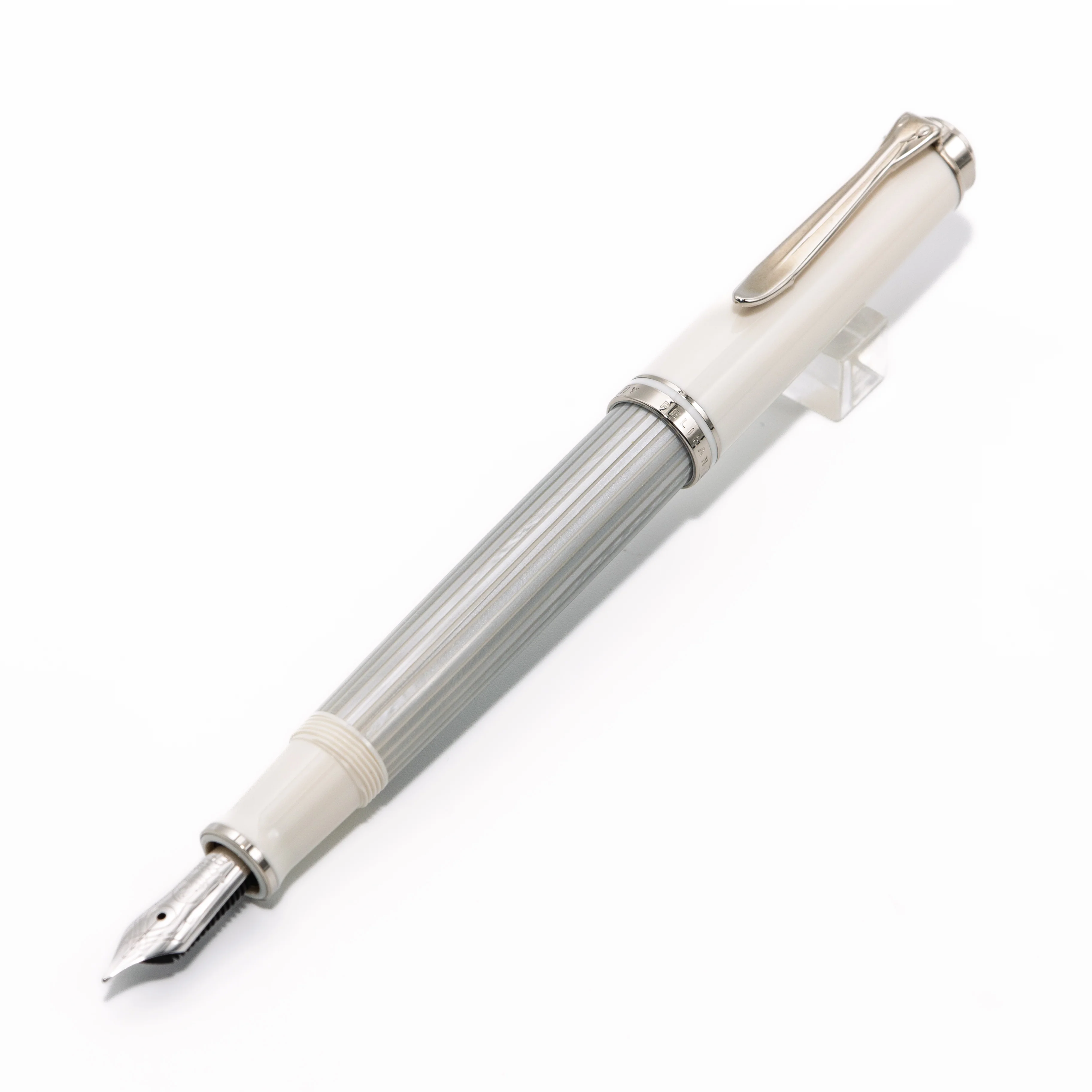 Pelikan Souverän M405 Silver-White Fountain Pen (M) - Image 3