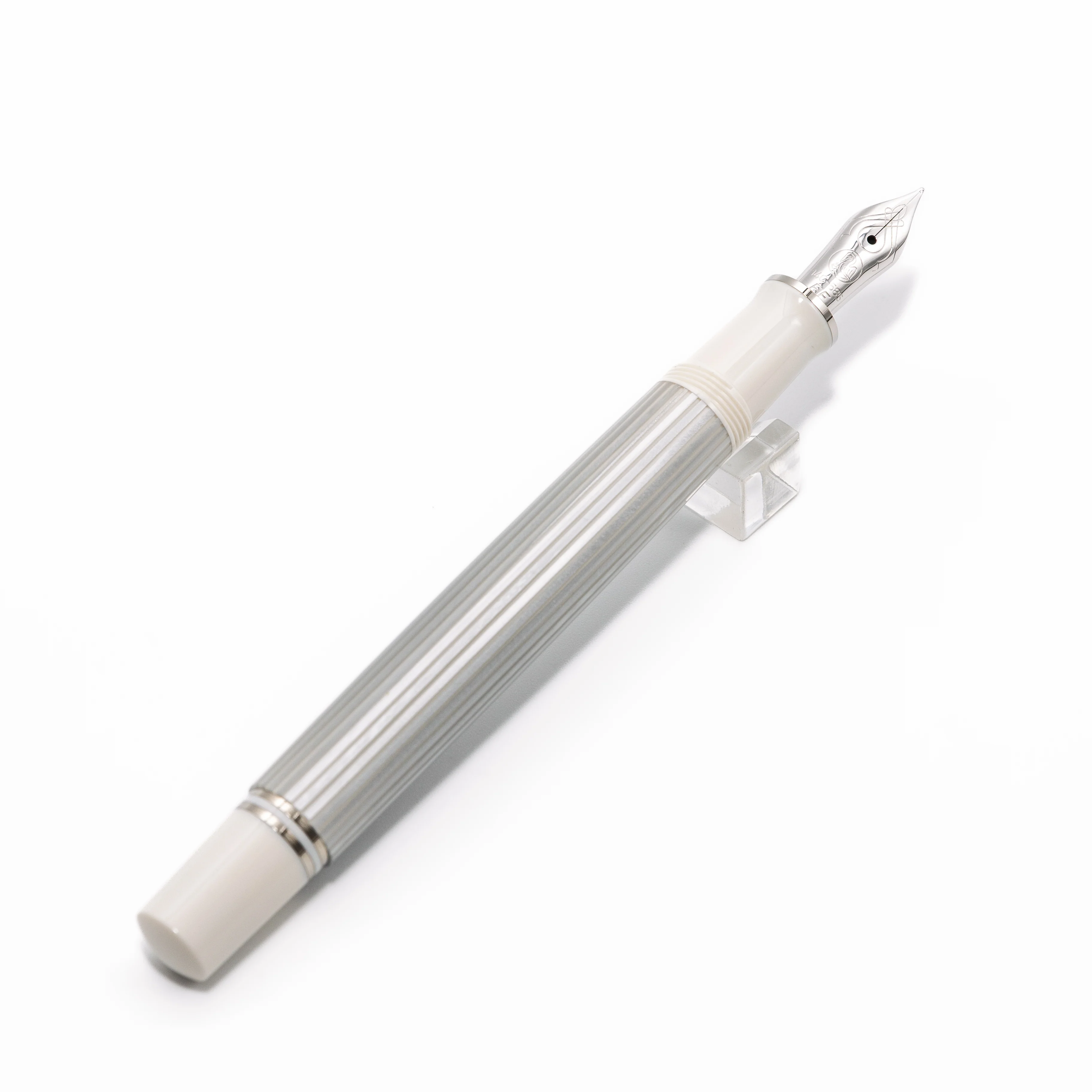 Pelikan Souverän M405 Silver-White Fountain Pen (M) - Image 4