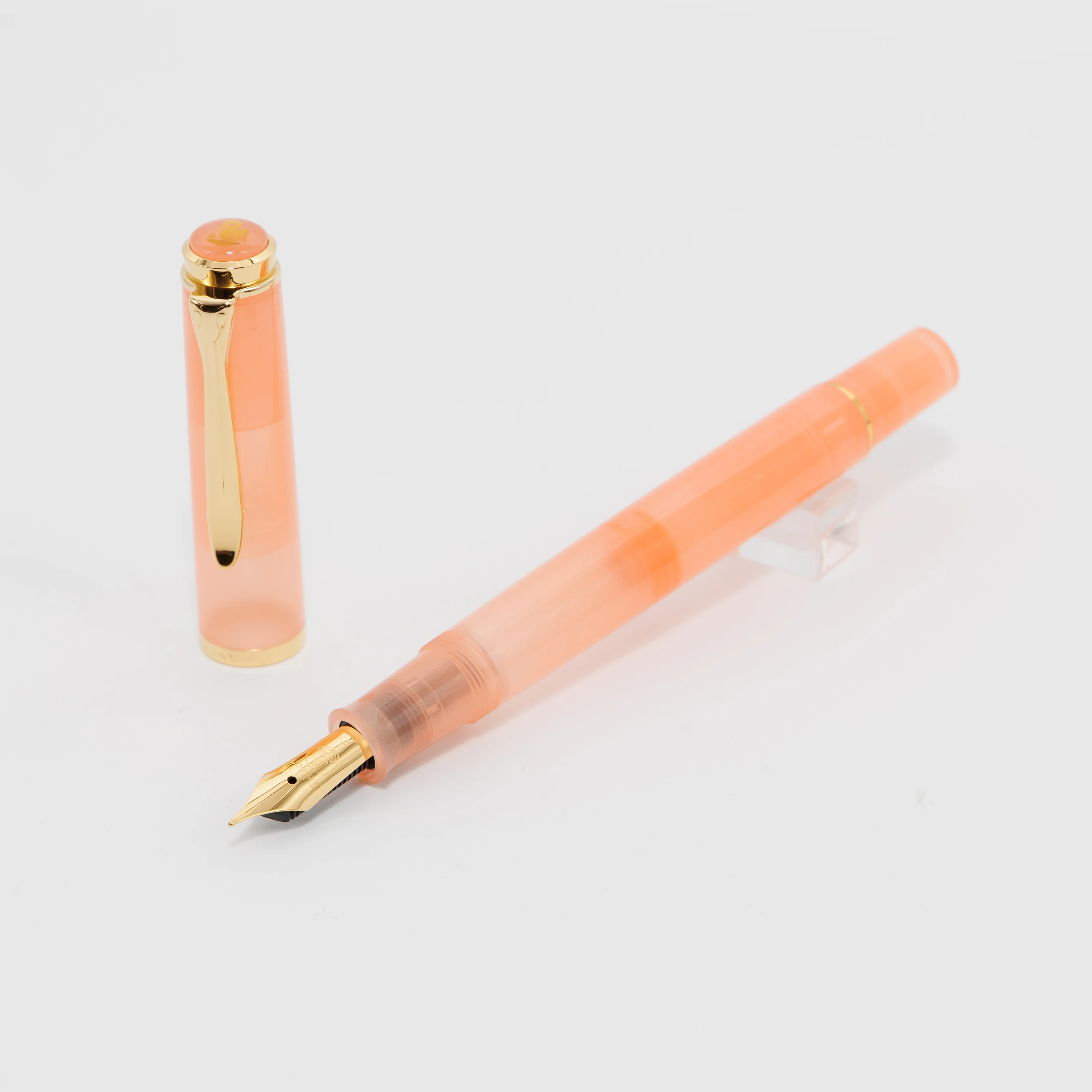 Pelikan M200 Apricot Achat fountain pen with the Edelstein Ink Set - Image 3