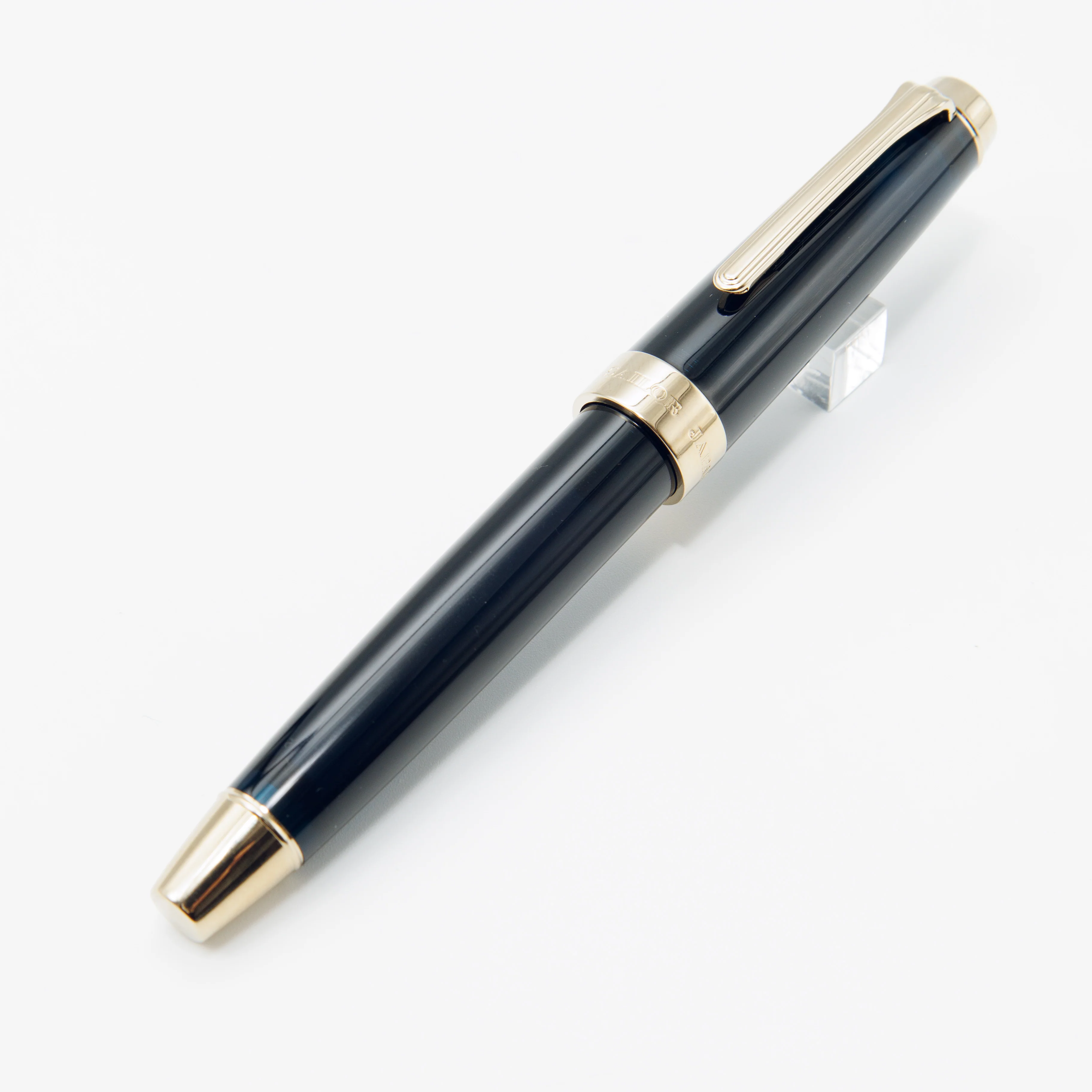 SAILOR Professional Gear Anchor with Gold Trim - Image 3