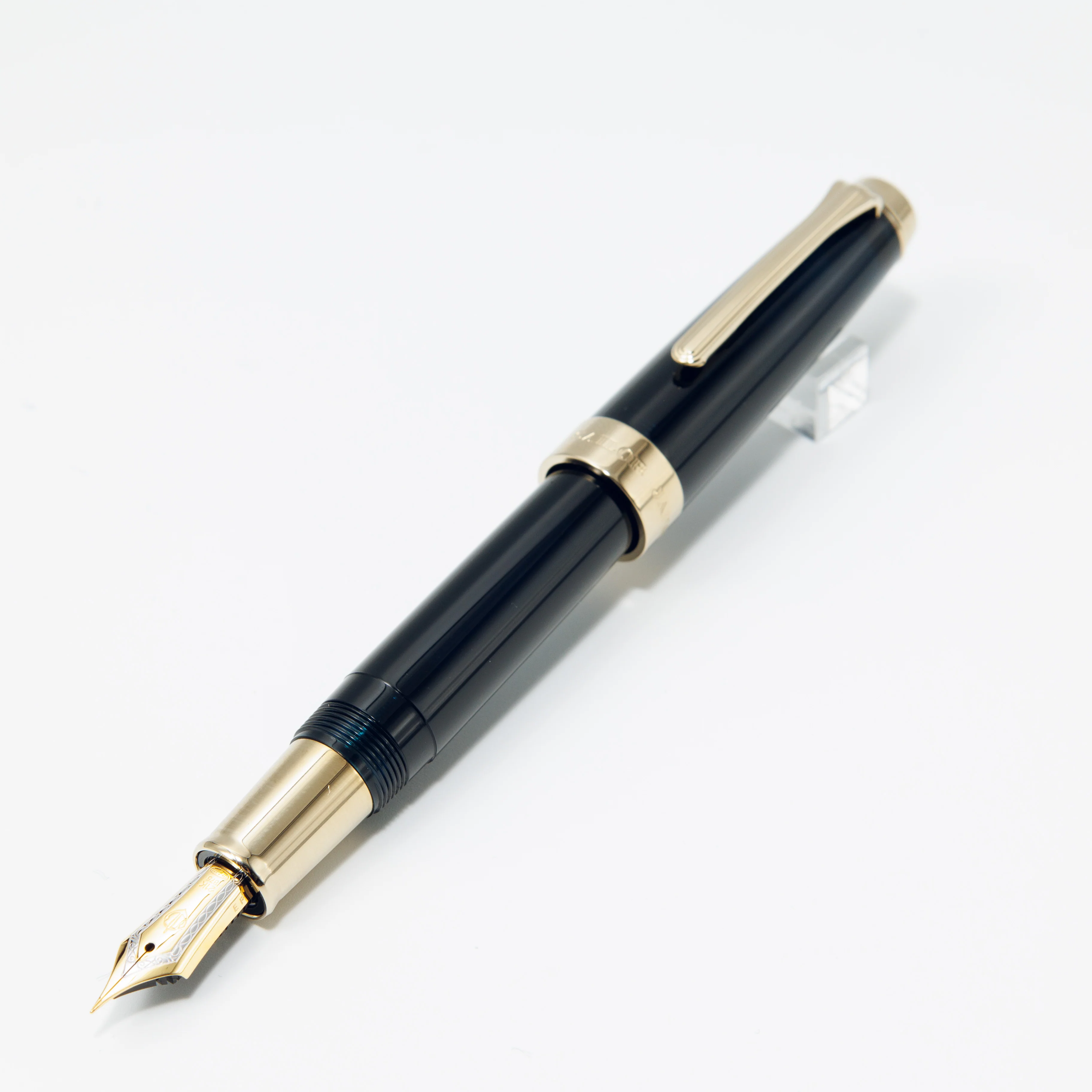 SAILOR Professional Gear Anchor with Gold Trim - Image 4